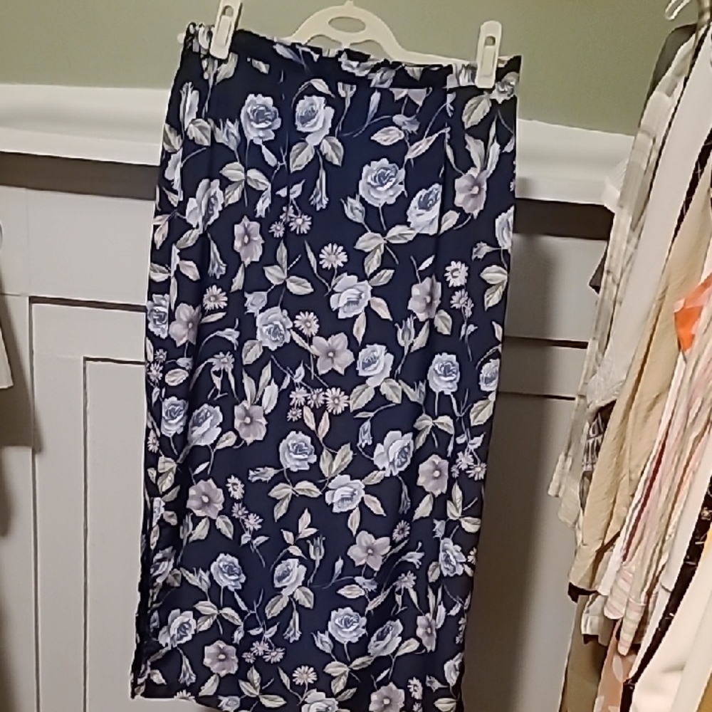 Elegant Floral Skirt in Navy